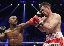 【华体会体育】库里穿欧文3代亮相赛场 赛前获欧文本人亲切许可