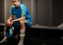 华体会体育app-新秀弗拉格全能数据奠定胜基，哈珀手感冰凉陷低迷，小理查德森20分闪耀赛场