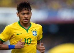 华体会体育app：谢伊-吉尔杰斯-亚历山大第三节高效输出，14分1助攻导演球队逆转