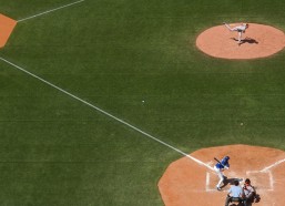 【华体会体育】球员碰撞后的反思，马丁内利公开致歉布拉德利，坦言未知伤势严重性引发业界讨论