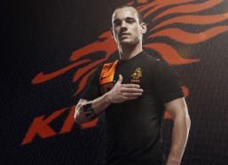 【华体会官网】曼联官宣中场基石离队，卡塞米罗深情告别，我的心永远是红魔！