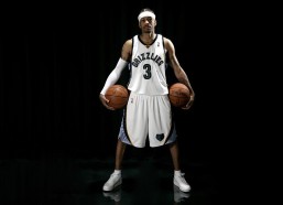 华体会官网-巴特勒的真实人生，从被弃童年到NBA巨星，非乔丹之子的父爱坚守