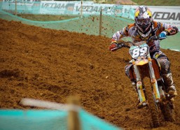 【华体会体育app】内马尔即将进行左膝半月板修复手术 病床照展现乐观心态