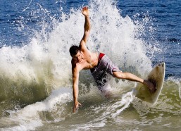 华体会-留洋大喜讯！20岁中国天才边锋引爆德甲争夺战，五支劲旅疯抢欧冠新星李新翔