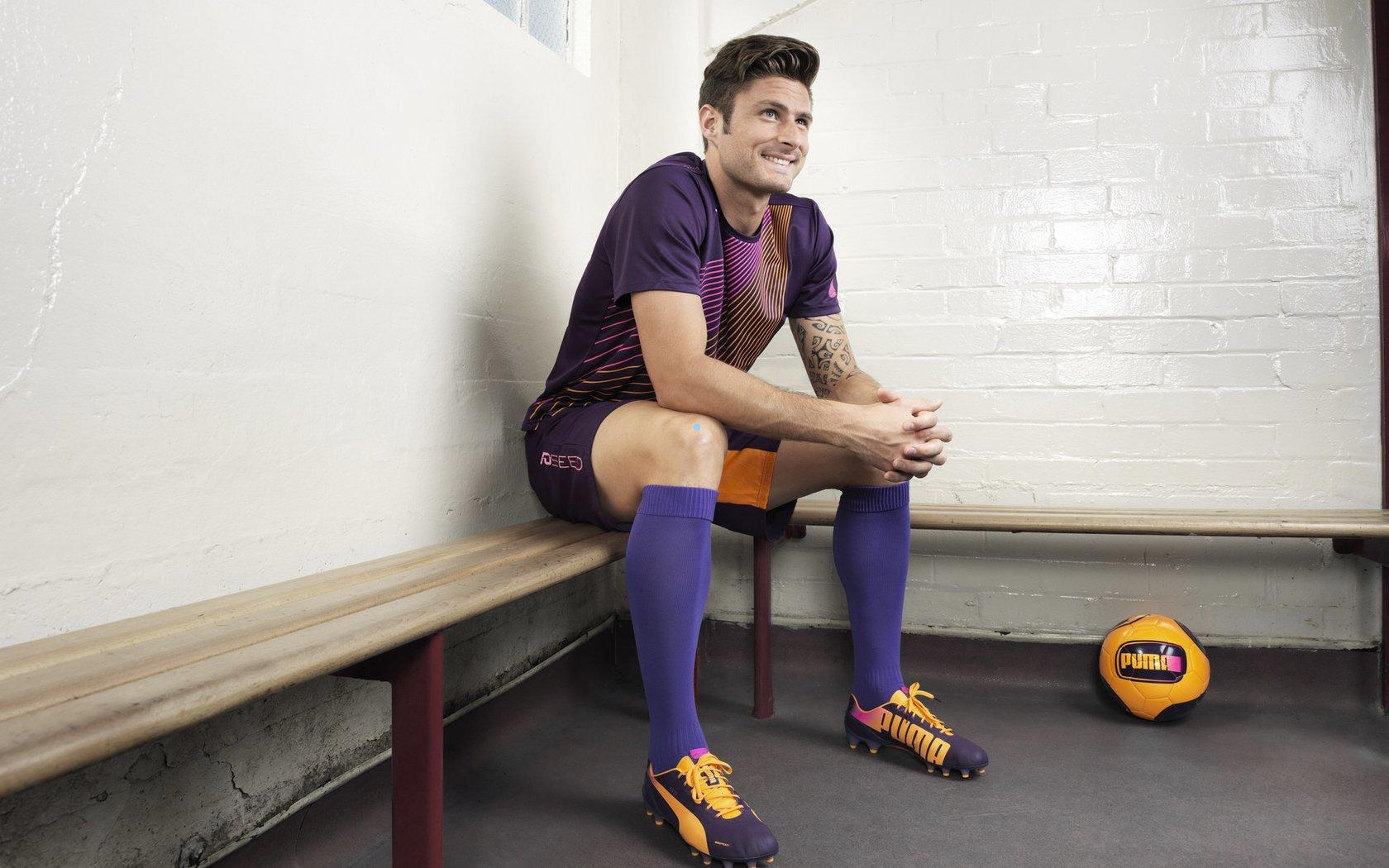 湖人纸糊防线崩塌！三巨头防守效率全联盟垫底，救星竟在替补席？