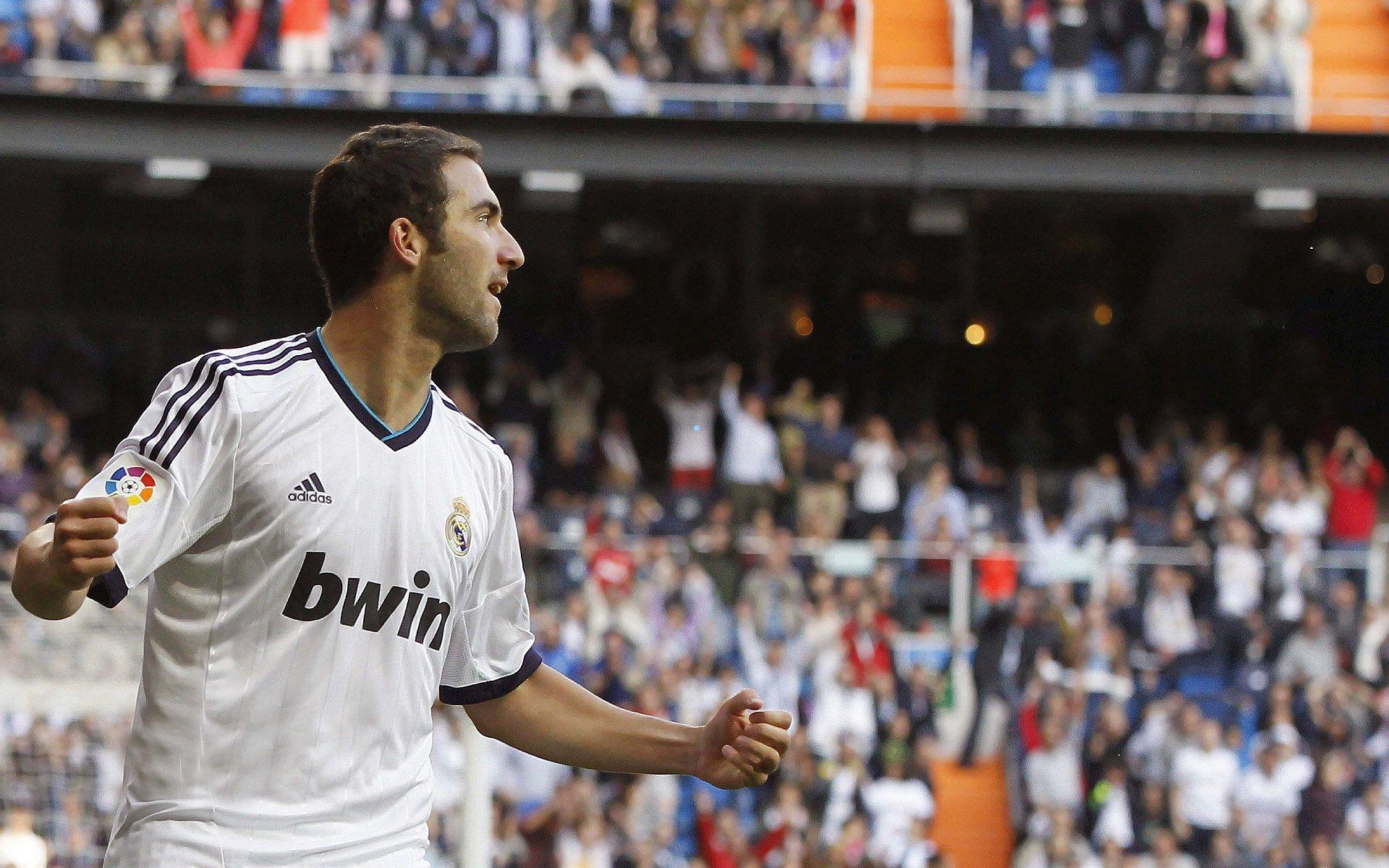 休想进球！加布里埃尔头槌封堵震撼英超，官方推特盛赞防守艺术